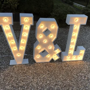 Lettres Géantes lumineuses blanches